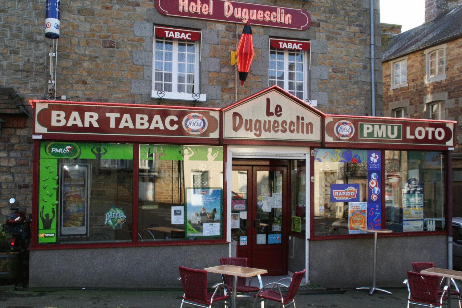 Hotel Duguesclin La Haye-Pesnel Eksteriør billede