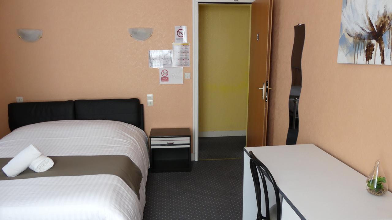 Hotel Duguesclin La Haye-Pesnel Eksteriør billede