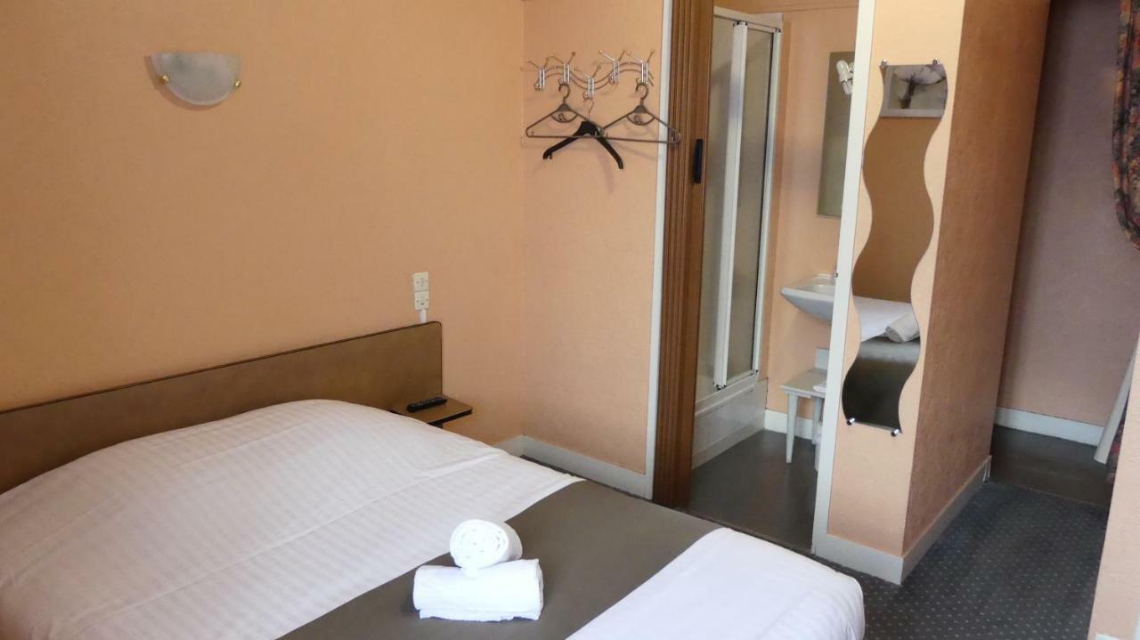 Hotel Duguesclin La Haye-Pesnel Eksteriør billede